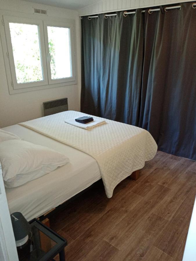 Chalet Agreable, A Proximite Du Centre Historique, Golf Academy Villeneuve-les-Avignon Bagian luar foto